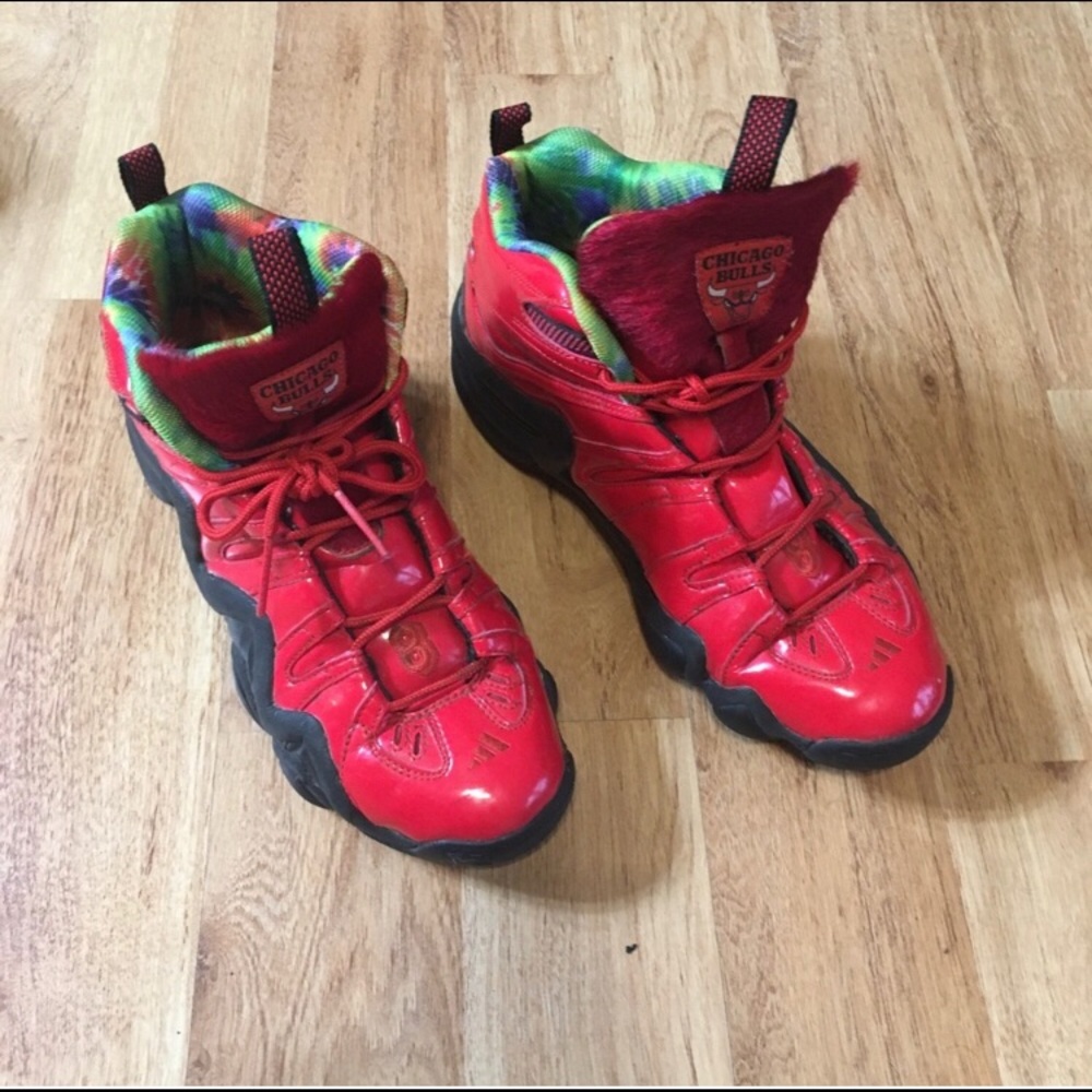 Adidas Men size 10.5 Chicago bulls RARE sneaker